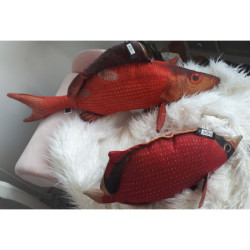 Červený polštář Fish Paul - 93*34*17cm