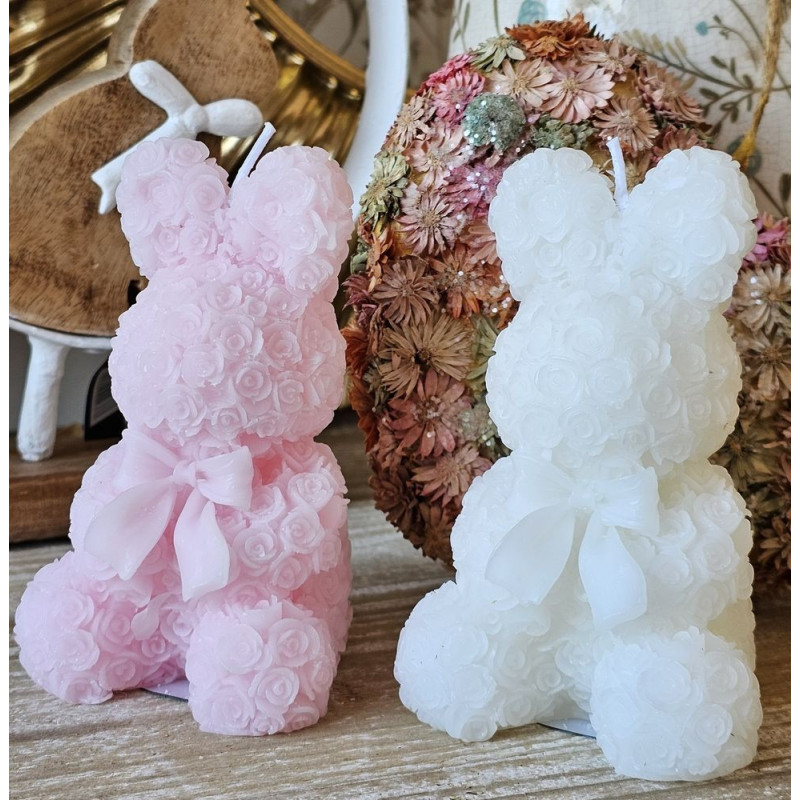 Bílá růžičková svíčka ve tvaru králíčka Rabbi Rose - 7*7*12 cm/ 8h