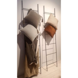 Černý kovový věšák na textil žebřík  - 50*220 cm